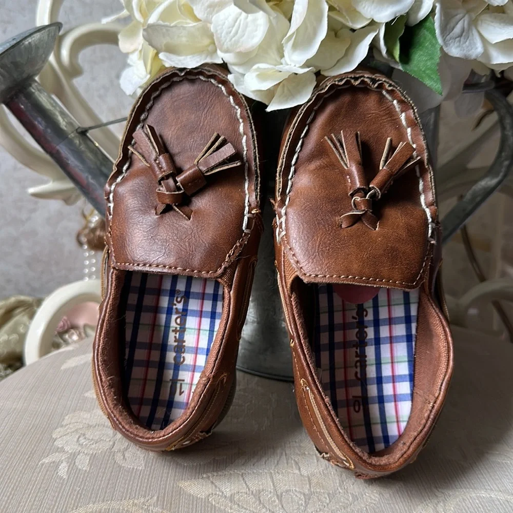 CARTERS YOUNG BOYS LEATHER LOAFERS SIZE 10 - Picture 3 of 11